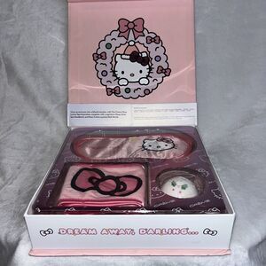 The Creme Shop Hello Kitty Cozy Slumber Luxury Spa Essentials Rose Crème NEW